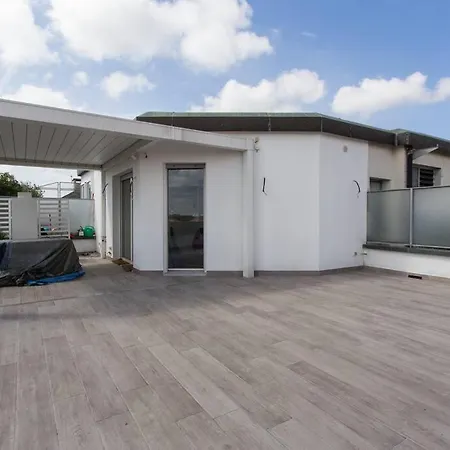 Casa de Férias Fantastico E Moderno Duplex Con Terrazza Milão